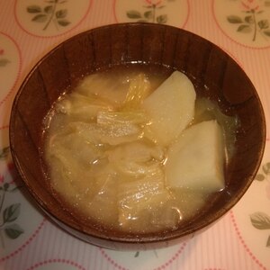 白菜とじゃがいもの味噌汁